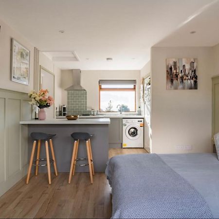 Seaview 1 Bed Open Condo - Free Parking Brighton Екстер'єр фото