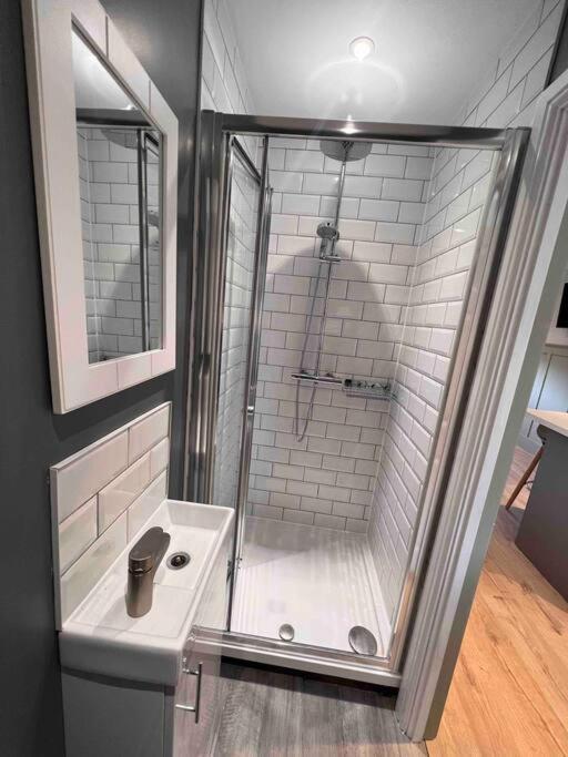 Seaview 1 Bed Open Condo - Free Parking Brighton Екстер'єр фото