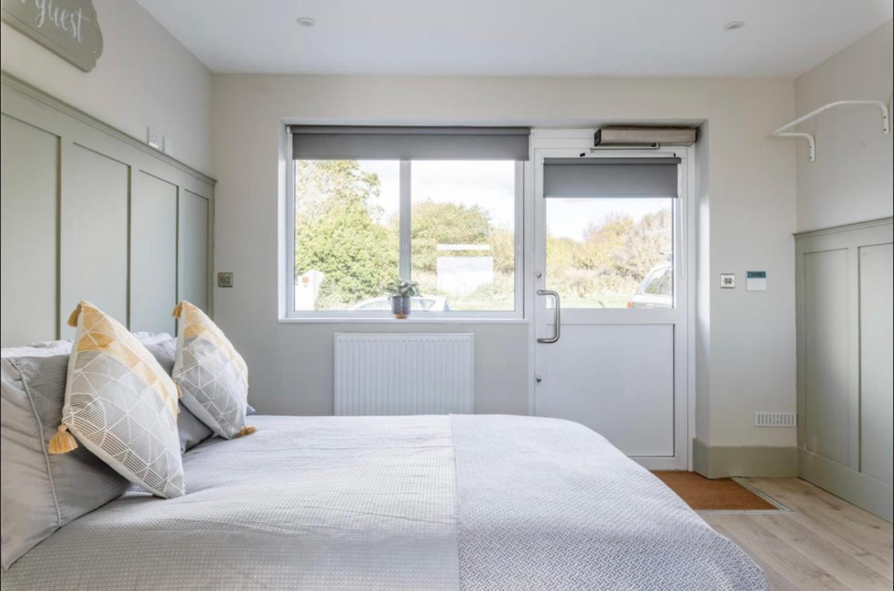 Seaview 1 Bed Open Condo - Free Parking Brighton Екстер'єр фото