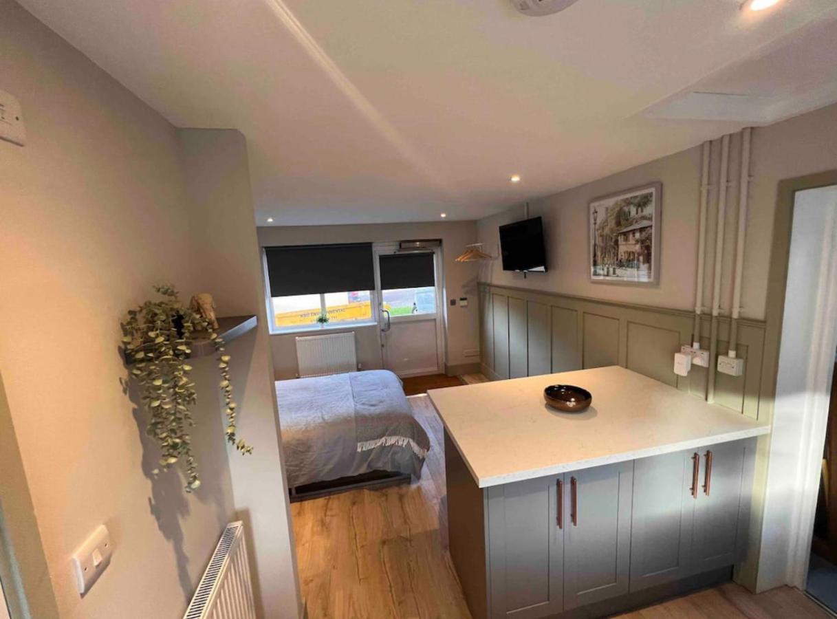 Seaview 1 Bed Open Condo - Free Parking Brighton Екстер'єр фото
